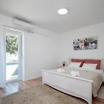 Family Friendly House With A Parking Space Sukosan, Zadar - 6123 펜션