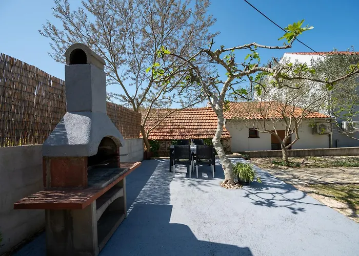 בית נופש Family Friendly House With A Parking Space Sukosan, Zadar - 6123 *