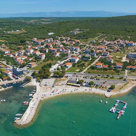 Family-friendly House With Hot Tub Sukosan, Zadar - 6123 Feriehus