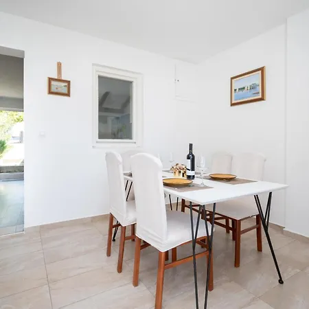 Family-friendly House With Hot Tub Sukosan, Zadar - 6123 Feriehus *