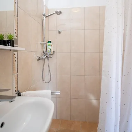 Family-friendly House With Hot Tub Sukosan, Zadar - 6123 Feriehus