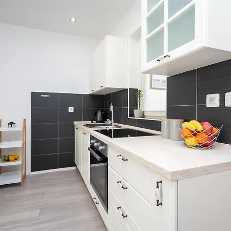 Family-friendly House With Hot Tub Sukosan, Zadar - 6123 Feriehus *
