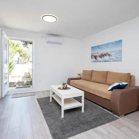 Family-friendly House With Hot Tub Sukosan, Zadar - 6123