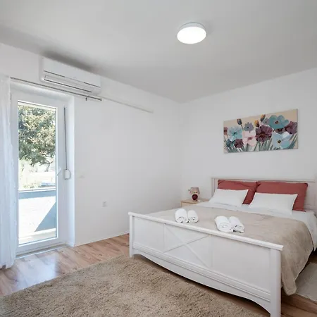 Family Friendly House With A Parking Space Sukosan, Zadar - 6123 Dom wakacyjny