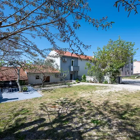 Feriehus Family-friendly House With Hot Tub Sukosan, Zadar - 6123 *